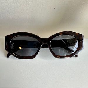 Celine Triomphe Logo Cat Eye Sunglasses - Dark Havana Smoke